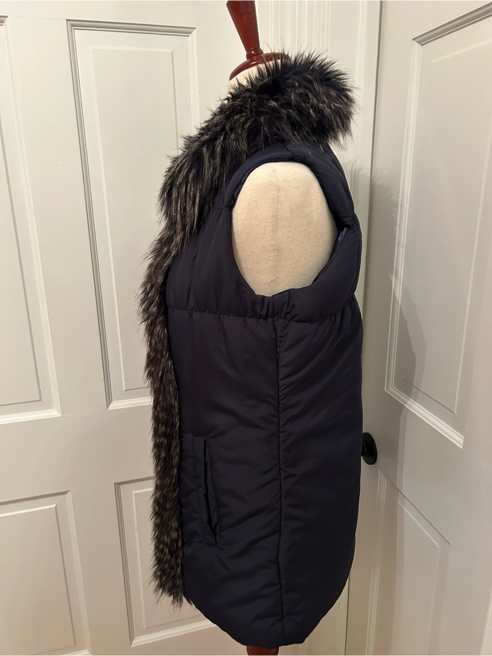 SOFT SURROUNDINGS Navy Puffer Vest Faux Fur Trim Collar Full Zip Women’s Small - Picture 4 of 10